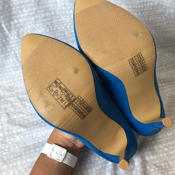 NWOT Blue Pointed Pumps - Picture 5 of 7